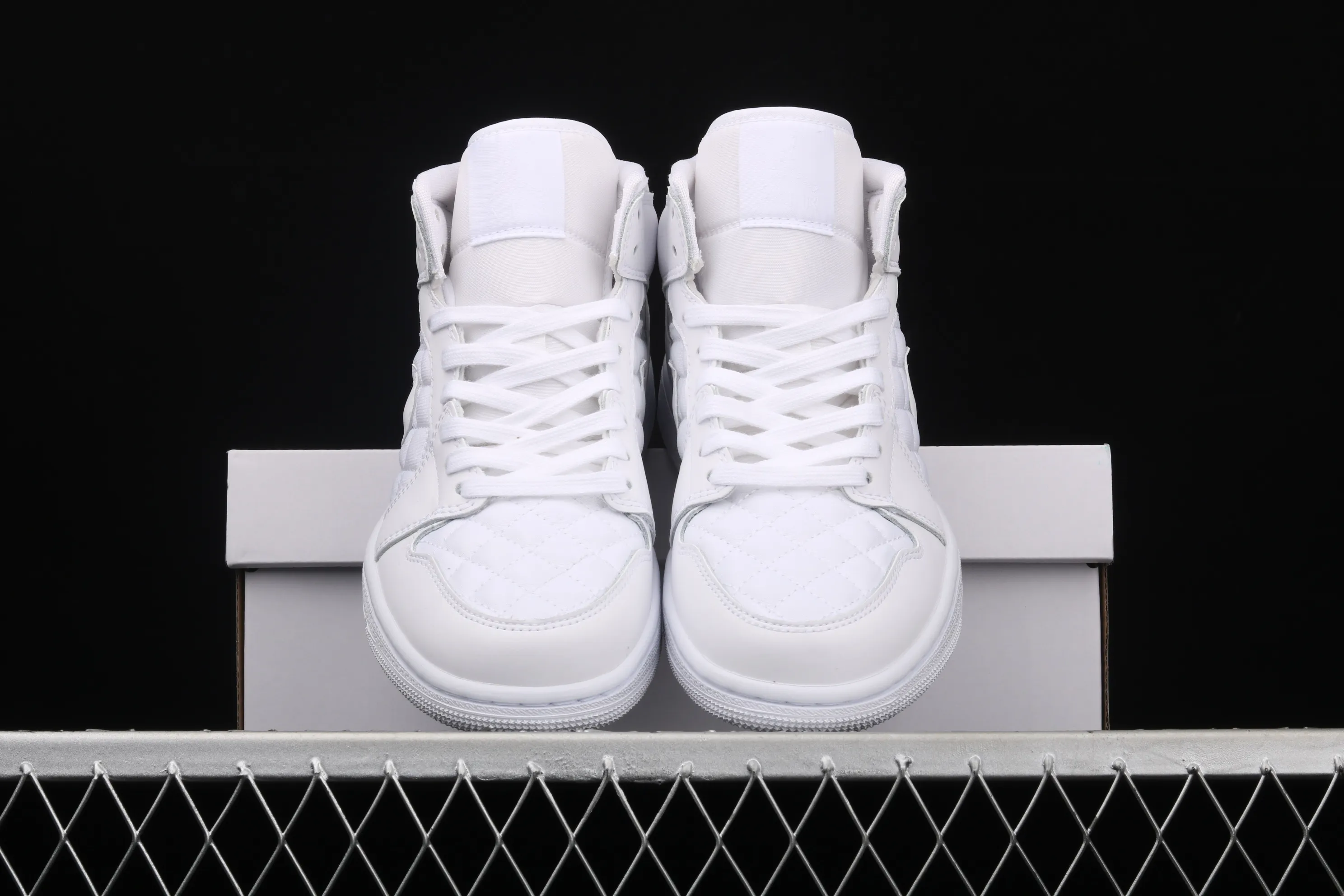 All Categories Air Jordan Jordan Series Basketball Shoes Air Jordan 1 Mid Air Jordan 1 Mid "Quilted White" AJ1 Joe 1 White Diamond "Little Chanel" Mid-top Versatile Casual Sports Shoes DB6078-100